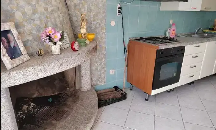 Rexer-Ussassai-Casa-indipendente-in-vendita-in-via-Nazionale-ad-Ussassai-Cucina