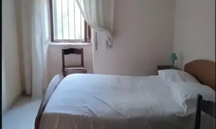 Rexer-Avigliano-Appartamento-in-vendita-in-via-Ricciotti-Garibaldi-ad-Avigliano-CameraDaLetto