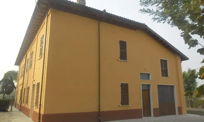 Rexer-Alessandria-Trifam-rist-n-garage-area-verde-terreno-Giardino