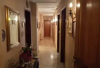 Rexer-Palermo-Vendesi-appartamento-vani-Viale-Croce-Rossa-con-box-Altro