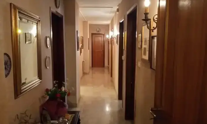 Rexer-Palermo-Vendesi-appartamento-vani-Viale-Croce-Rossa-con-box-Altro