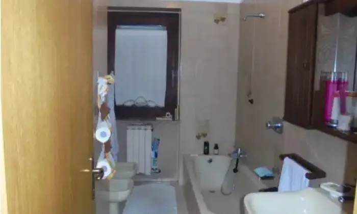 Rexer-Lovere-Appartamento-in-vendita-in-via-Don-Pifferetti-a-Lovere-Bagno