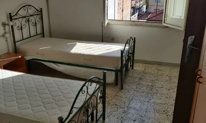 Rexer-Laureana-di-Borrello-Casa-in-vendita-in-via-Giuseppe-Garibaldi-Laureana-di-Borrello-CameraDaLetto