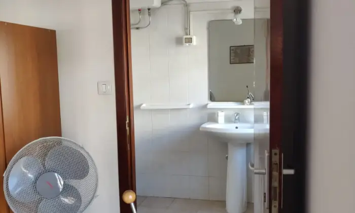 Rexer-Laureana-di-Borrello-Casa-in-vendita-in-via-Giuseppe-Garibaldi-Laureana-di-Borrello-Bagno
