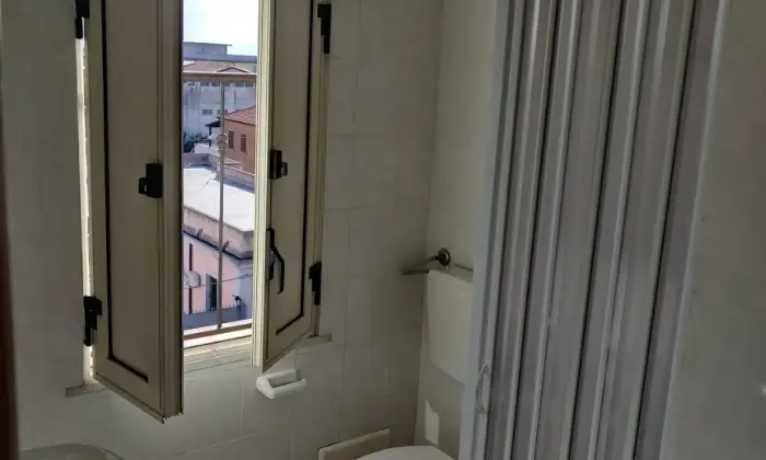Rexer-Laureana-di-Borrello-Casa-in-vendita-in-via-Giuseppe-Garibaldi-Laureana-di-Borrello-BAGNO