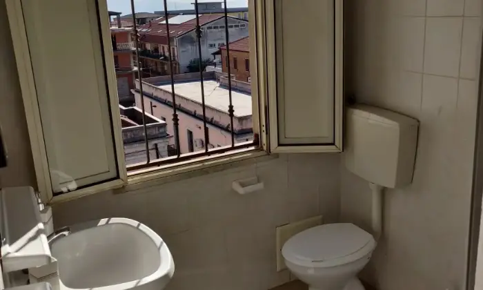 Rexer-Laureana-di-Borrello-Casa-in-vendita-in-via-Giuseppe-Garibaldi-Laureana-di-Borrello-BAGNO