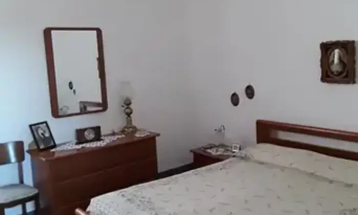 Rexer-Luogosanto-Casa-di-paese-su-due-livelli-CameraDaLetto