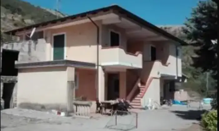 Rexer-Buonabitacolo-Vendesi-appartamento-in-Via-Rio-Freddo-a-BUONABITACOLO-Giardino