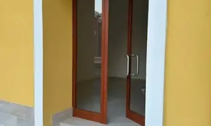 Rexer-Castel-San-Giorgio-Negozio-Ufficio-su-strada-principale-Ingresso
