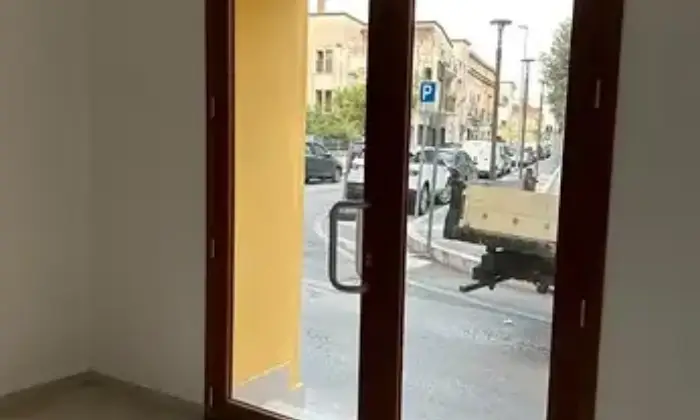 Rexer-Castel-San-Giorgio-Negozio-Ufficio-su-strada-principale-Stanza