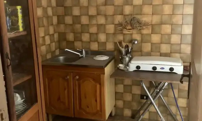 Rexer-Basic-Immobile-da-ristrutturare-buone-condizioni-CUCINA