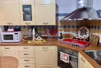 Rexer-Gela-Vendesi-appartamento-su-due-piani-in-via-Castelluccio-a-Gela-Cucina