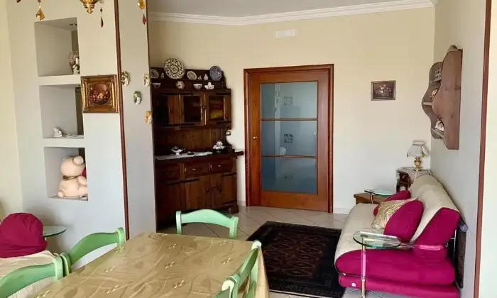 Rexer-Gela-Vendesi-appartamento-su-due-piani-in-via-Castelluccio-a-Gela-Salone