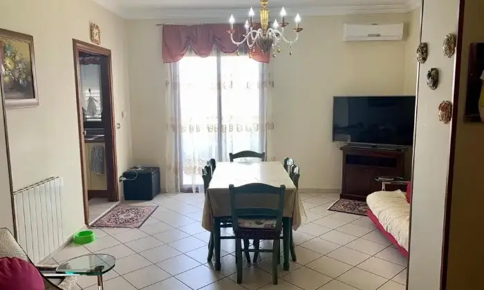 Rexer-Gela-Vendesi-appartamento-su-due-piani-in-via-Castelluccio-a-Gela-Salone