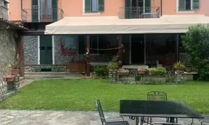 Rexer-Bricherasio-Vendesi-villa-con-casa-padronale-Giardino