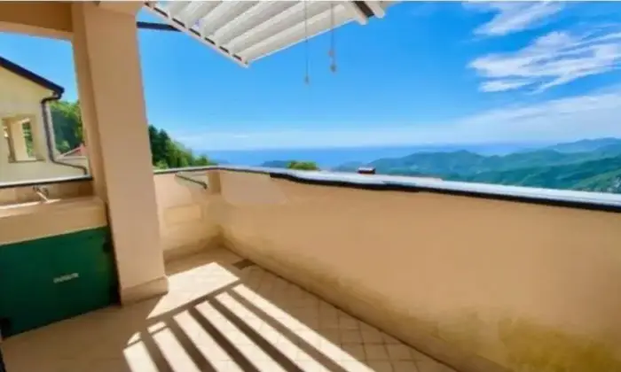 Rexer-Magliolo-Vendesi-appartamento-in-via-Canova-a-Magliolo-Terrazzo