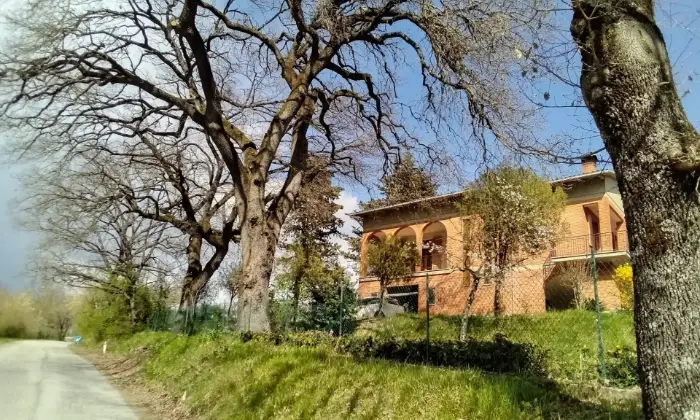 Rexer-Perugia-Vendo-villa-con-vista-panoramica-esposta-a-sud-Giardino