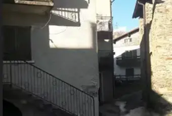 Rexer-Mazzo-di-Valtellina-Da-ristrutturare-ingressi-con-giardino-Terrazzo