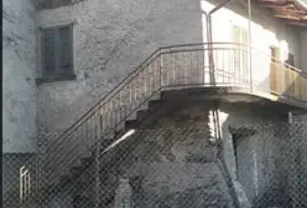 Rexer-Mazzo-di-Valtellina-Da-ristrutturare-ingressi-con-giardino-Terrazzo