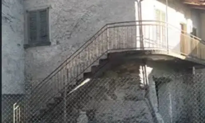 Rexer-Mazzo-di-Valtellina-Da-ristrutturare-ingressi-con-giardino-Terrazzo