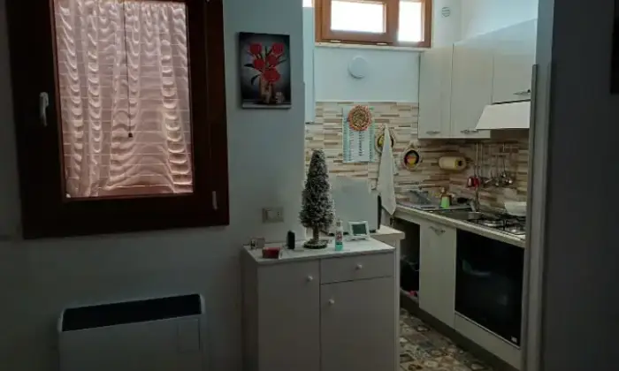 Rexer-Viggiano-Vendesi-appartamento-su-due-piani-in-via-Della-Cicala-Viggiano-Cucina