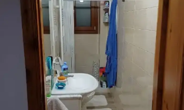 Rexer-Viggiano-Vendesi-appartamento-su-due-piani-in-via-Della-Cicala-Viggiano-Bagno