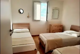 Rexer-Lizzano-Vendesi-villa-in-Via-dei-Tulipani-a-Marina-di-Lizzano-CameraDaLetto