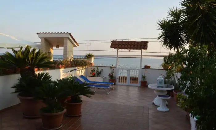 Rexer-Pozzuoli-Villa-a-schiera-via-Miliscola-Arco-Felice-Pozzuoli-Terrazzo