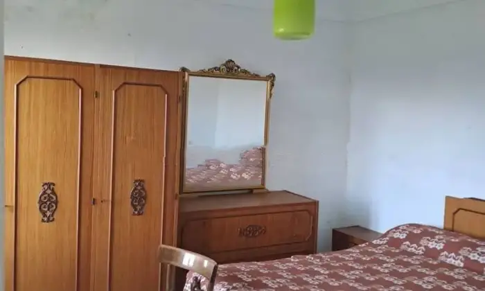 Rexer-Borghetto-di-Vara-Appartamento-via-Ferrari-Fraz-di-Lago-SP-CameraDaLetto