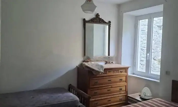 Rexer-Borghetto-di-Vara-Appartamento-via-Ferrari-Fraz-di-Lago-SP-CameraDaLetto