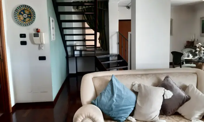 Rexer-Caserta-Duplex-vendesi-in-zona-servita-Salone