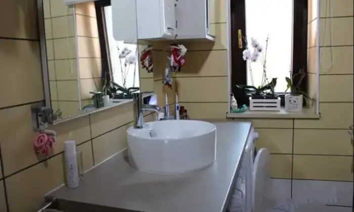 Rexer-Cortale-Vendesi-casa-indipendente-in-Via-Senatore-Francesco-TodaroCORTALE-CZ-Bagno