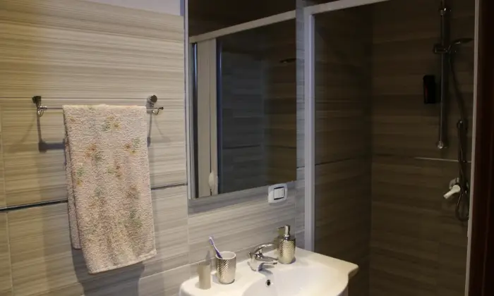 Rexer-Cortale-Vendesi-casa-indipendente-in-Via-Senatore-Francesco-TodaroCORTALE-CZ-Bagno