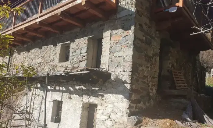Rexer-Donnas-Propriet-rustica-in-vendita-in-via-Lartadaz-Donnas-Terrazzo