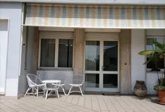 Rexer-Trino-Vendesi-Villa-con-giardino-baciata-dal-sole-Altro