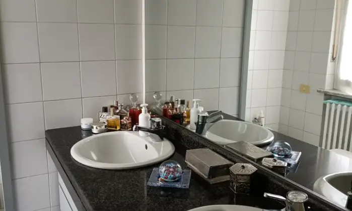 Rexer-Trino-Vendesi-Villa-con-giardino-baciata-dal-sole-Bagno