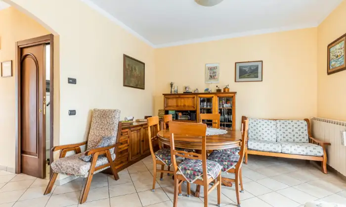 Rexer-Vicchio-Appartamento-in-Via-del-Ponte-Vicchio-SALONE