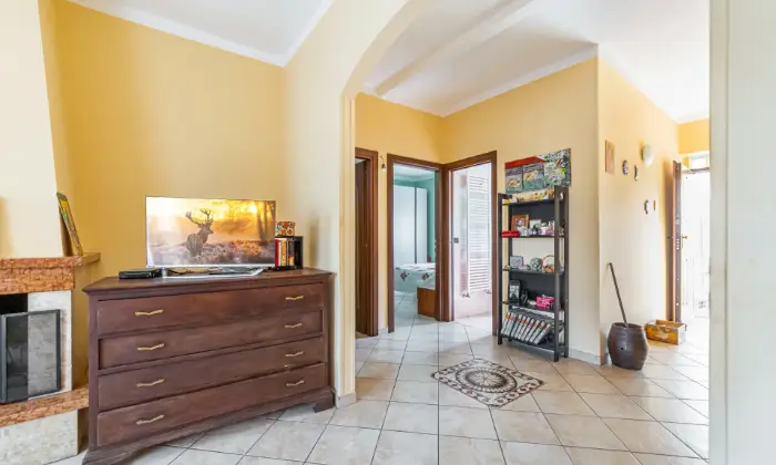 Rexer-Vicchio-Appartamento-in-Via-del-Ponte-Vicchio-SALONE