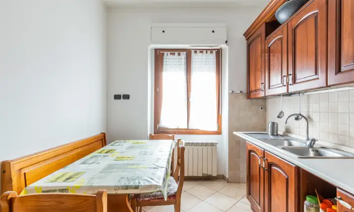 Rexer-Vicchio-Appartamento-in-Via-del-Ponte-Vicchio-CUCINA