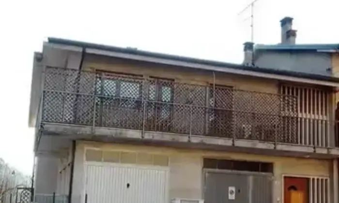 Rexer-Recoaro-Terme-Casa-libera-da-tre-lati-con-ingresso-indipendente-e-giardino-di-ca-mq-a-Recoaro-Terme-VI-Garage