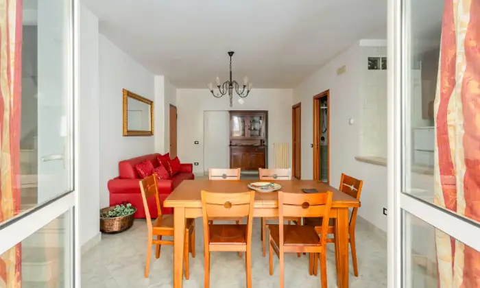 Rexer-San-Severo-A-due-passi-dalla-villa-comunale-vendesi-casa-a-schiera-con-ingresso-indipendente-SALONE