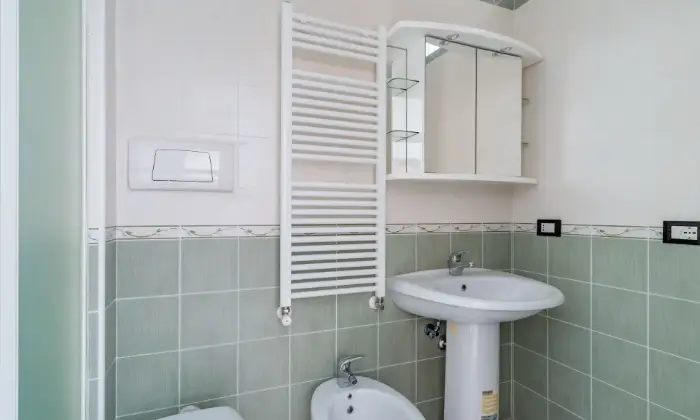 Rexer-San-Severo-A-due-passi-dalla-villa-comunale-vendesi-casa-a-schiera-con-ingresso-indipendente-BAGNO