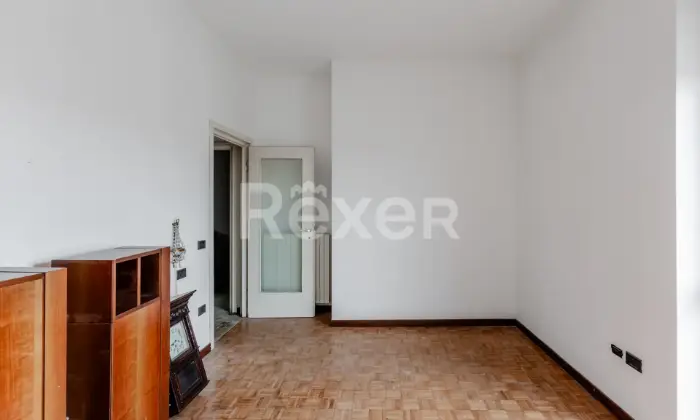 Rexer-Seveso-Incantevole-Appartamento-al-Terzo-Piano-in-Corso-Guglielmo-Marconi-Seveso-CAMERA-DA-LETTO
