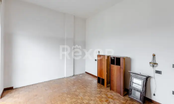 Rexer-Seveso-Incantevole-Appartamento-al-Terzo-Piano-in-Corso-Guglielmo-Marconi-Seveso-CAMERA-DA-LETTO