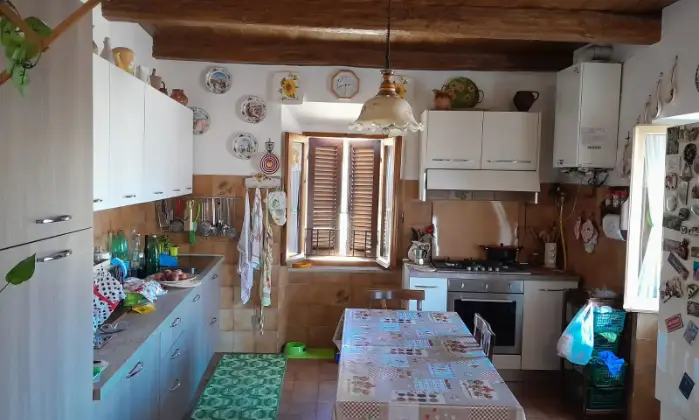 Rexer-Grotte-di-Castro-Appartamento-in-palazzo-storico-con-vista-panoramica-sul-lago-Cucina