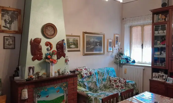 Rexer-Grotte-di-Castro-Appartamento-in-palazzo-storico-con-vista-panoramica-sul-lago-Salone
