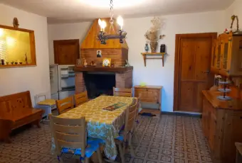 Rexer-Pieve-Torina-Vendo-Casa-indipendente-a-Pieve-TorinaLocalit-Tazza-Salone