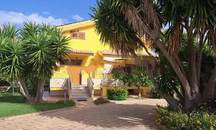 Rexer-Olmedo-Vendesi-Villa-in-Via-Joyce-LussuOlmedo-Giardino