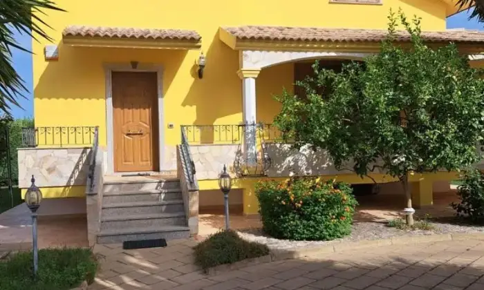 Rexer-Olmedo-Vendesi-Villa-in-Via-Joyce-LussuOlmedo-Giardino