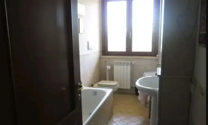 Rexer-Casole-dElsa-Appartamento-in-vendita-in-via-del-Gesso-a-Casole-dElsa-Cavallano-Bagno